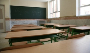 کتک زدن یک معلم در رستم آباد رودبار