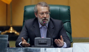 لاریجانی: رقم افزایش حقوق ها را پیگیری می کنیم
