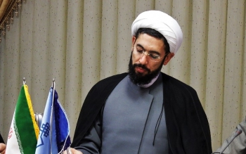 آتش زدن کتب علمی ساحت علم را خدشه دار می کند