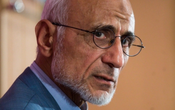 صدماتی که خودمان به انقلاب می زنیم خیلی بیشتر از صدمات ترامپ است