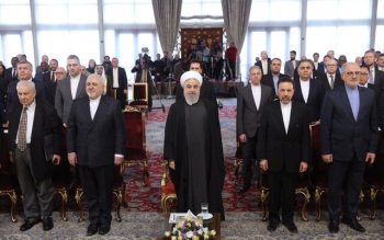 مردم مشکلات فراوانی را تحمل می کنند، اما در کشور هیچ صفی وجود ندارد