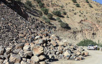 سقوط سنگ و تخریب ۸ خانه در پیت سرا سوادکوه