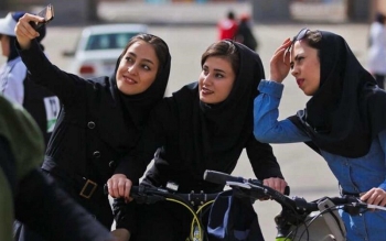 زنده باد زنان!