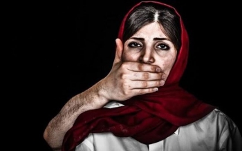 دهان بسته ی زنان در مواجهه با مردسالاری