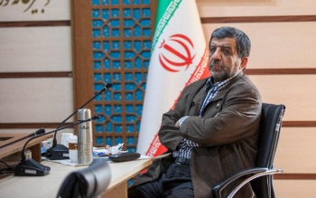برخی از انقلابیون خود شاغول پندارند