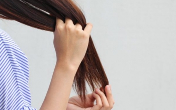 چگونه چربی و خشکی مو را برطرف کنیم؟