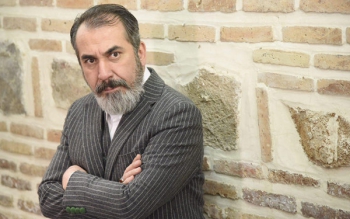 سیامک انصاری با یک تبلیغ ناهوشمندانه در مرکز انتقادها قرار گرفت