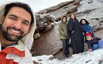 کوهنوردی وزیر ارتباطات با همسر و فرزندانش