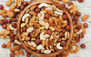 چه مقدار آجیل و شیرینی جات در روز مصرف کنیم؟ 