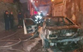 آتش سوزی خودرو شب گذشته در ساغریسازان پشت بام خانه را به آتش کشید