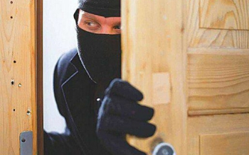 شگرد عجیب تاجر قلابی برای سرقت از طلافروشی‌ها