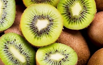 کاهش خطرات مواد سمی سیگار در بدن با مصرف این میوه