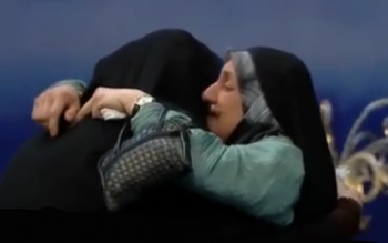 رویارویی مادر گیلانی با دخترش بعد از ۳۰ سال/ مادر با دیدن دخترش غش کرد