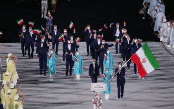 رژه کاروان ایران در المپیک با همان لباس های جنجالی