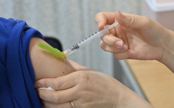 شروط تزریق دُز سوم واکسن کرونا در ایران / عرضه رمدسیویر با بیمه  در داروخانه های منتخب
