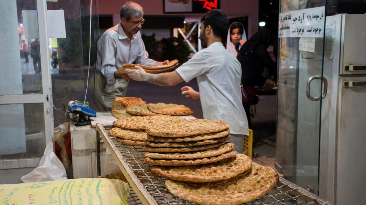 استاندار گیلان: سهمیه آرد افزایش یافت، ساعات پخت نان تمدید شد