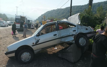 واژگونی پژو در امام زاده هاشم رشت و مصدوم شدن ۴ نفر