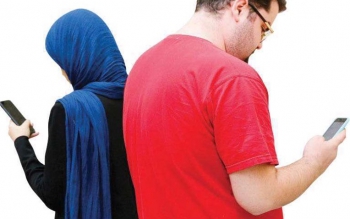 اگر همسرتان بیشتر از شما به موبایل اش نگاه می کند بخوانید؟/توصیه های راهبردی