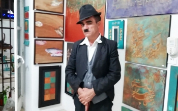 همسرم دوست نداشت شبیه چاپلین باشم،طلاق گرفت/از درآمد8میلیونی روزانه تا5هزار نفری که در آستارا با او عکس گرفتند