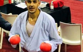 مدال طلا بر گردن محسن صفرنژاد کاراته کار گیلانی 