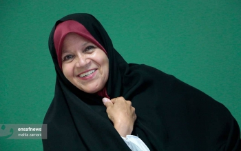 چرا با بیوه شاه معدوم مصاحبه کردید؟/چرا همکاران فائزه در روزنامه «زن» جذب بی بی سی و ایران اینترنشنال شده اند