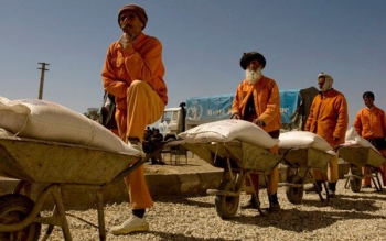  ابتکار عجیب طالبان برای پرداخت حقوق کارمندان و کارگران