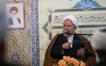 جلوی ورود زنان به ورزشگاه را بگیرید
