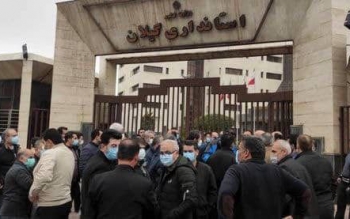 تجمع کارگران شهرداری رشت در اعتراض به کاهش اضافه کاری و عیدی
