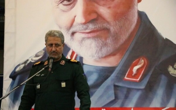 وقتی سردار سلیمانی بر دست و صورت رزمنده گیلانی بوسه زد