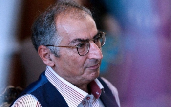اجرای حکم حبس صادق زیبا کلام ۴ ماه به تعلیق درآمد