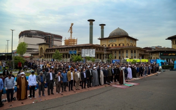 گزارش تصویری نماز عید سعید فطر در جوار مصلی رشت