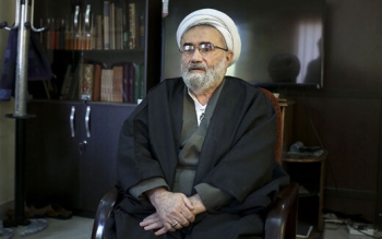 حمله روزنامه کیهان به مسیح مهاجری: او بخاطر تحلیل هایی که منتشر کرده، خودش عامل گرانی است