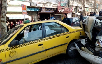 برخورد اتوبوس با ۵ خودرو در کرج