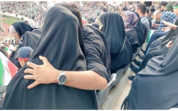 «تو چرا با شوهرت می تونی بری استادیوم من با بابام نه؟!»