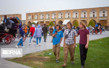 صنعت گردشگری ایران ۴۰ درصد رشد کرد/ درآمد ۲.۵ میلیارد دلاری ایران از جذب گردشگران خارجی