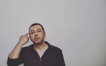 قیمت ۵ بلیت تئاتر ما به اندازه یک همبرگر است