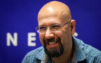 جناب خان به جای رامبد جوان بابت سانسور وریا غفوری عذرخواهی کرد