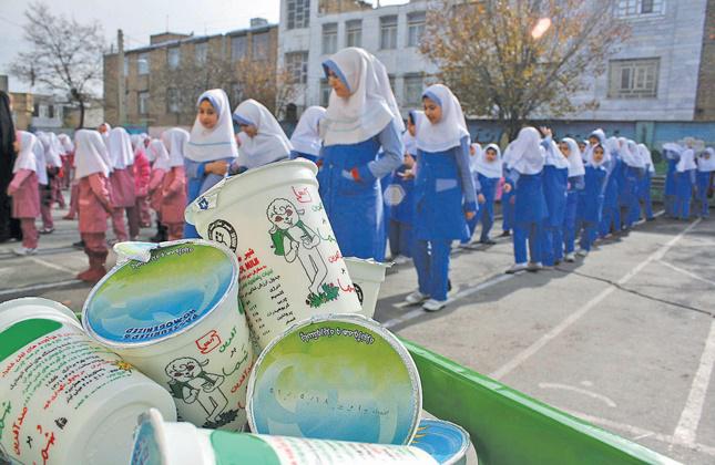 شیر مدارس دوباره به سفره دانش‌آموزان بازمی‌گرداند