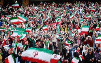 فیفا چه کاره است به ما دستور دهد زنان به ورزشگاه بروند؟/تصمیم نهایی برای حضور زنان باید با ولی فقیه باشد