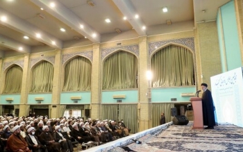 زندگی مردم را به هیچ عامل بیرونی گره نخواهیم زد 