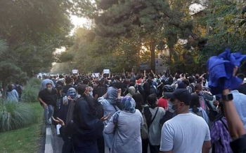 چیزی که الان کف خیابان است، انقلاب نیست اما بترسید! /اصلاحات را آغاز کنید تا خیال مردم آسوده شود، بسم الله! 