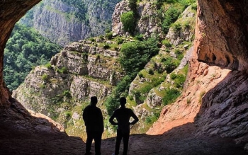 نشانه گذاری مسیر دسترسی به غار باستانی دربند رودبار
