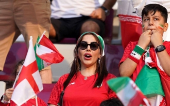 مهر تایید روزنامه اصولگرا بر سختگیری قطری‌ها برای ایرانیان؛ با دقت چک می‌کردند تا مانع از ورود پرچم و دست‌نوشته غیرمجاز شوند