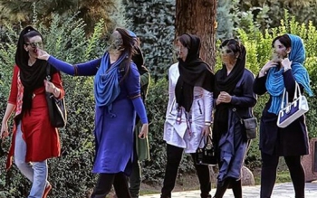 کارمندان باید خارج از اداره هم حجاب را رعایت کنند؛ اگرنه برخورد می شود/ قبل از گرم شدن هوا فکری به حال حجاب کنید