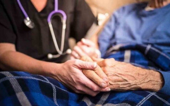 فعالیت ۱۰۵۰ مرکز «خدمات سلامت در منزل» در کشور/ هشدار درخصوص فعالیت پرستارنماها