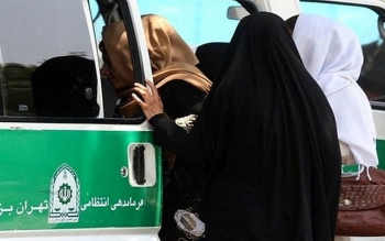 برهنگی، بی عفتی، بی حجابی و بدپوششی به عنوان جرم تلقی شده / موضوع حجاب یکی از ملاک های استخدام در دستگاه های دولتی و غیردولتی قرار می گیرد 