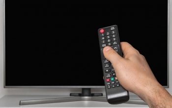 ۳ علت سیاه شدن صفحه نمایش تلویزیون + راه حل