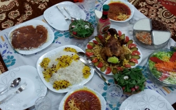 یک وعده غذا برای خانواده ۴ نفره چند در می آید؟