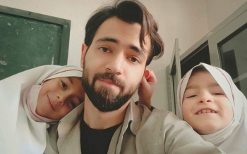 عکاسی که معلم شد/ اداره کلاس مختلط سخت تر است!