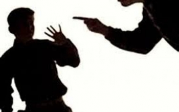 درخواست خانواده سنگری برای برخورد با معلمی که به صورت دانش آموزشان چند سیلی زد و با لگد از کلاس بیرون کرد
